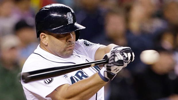 kendrys-morales-ap2.jpg